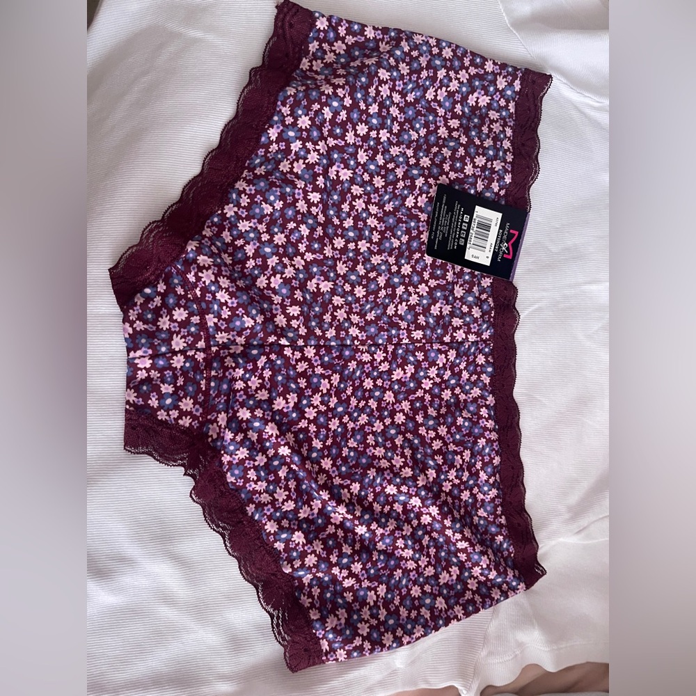 Bundle of 4 2x Panties, - Picture 3 of 9